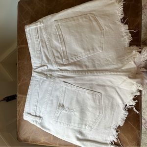Good American size 4/27, white shorts. Worn once, perfect condition.